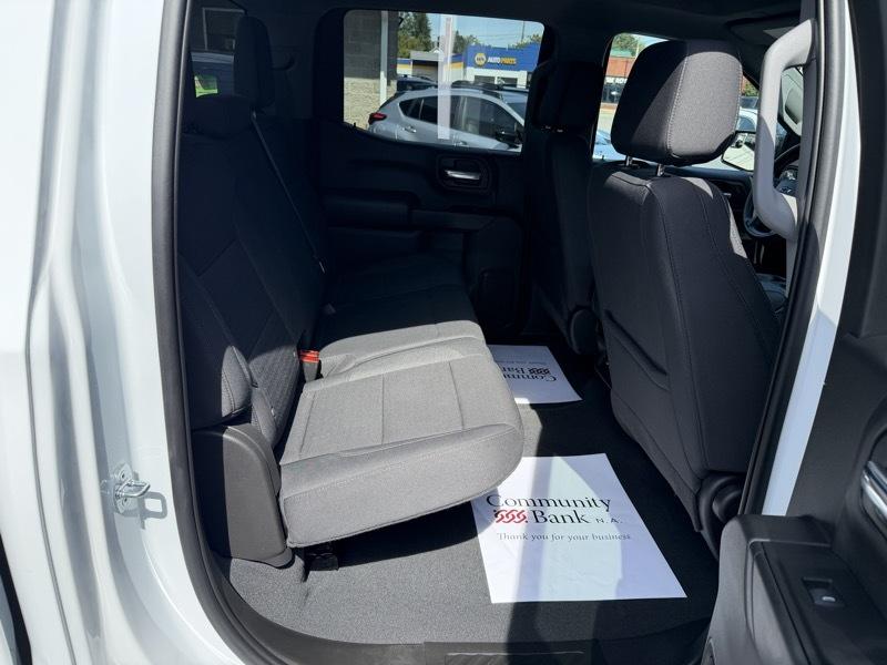Chevrolet Silverado 1500 Trail Boss Custom Crew Cab 4WD 2023