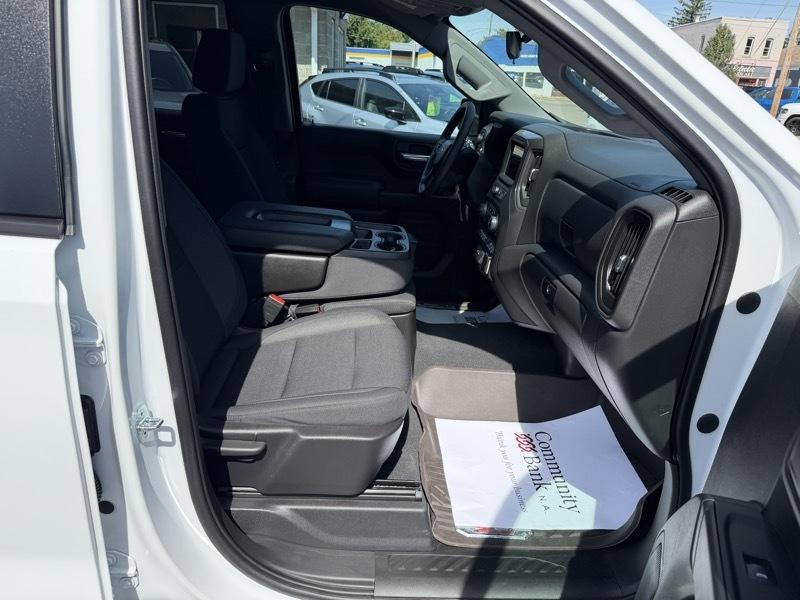 Chevrolet Silverado 1500 Trail Boss Custom Crew Cab 4WD 2023