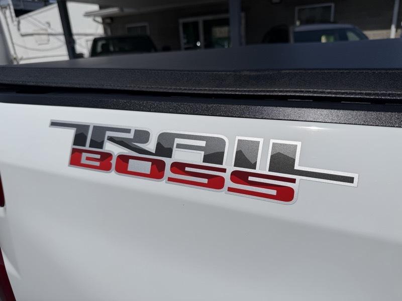 Chevrolet Silverado 1500 Trail Boss Custom Crew Cab 4WD 2023