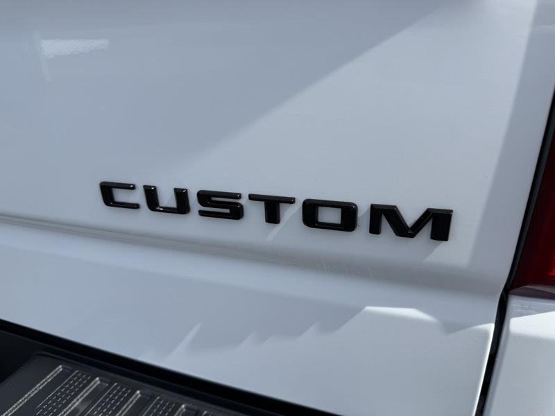 Chevrolet Silverado 1500 Trail Boss Custom Crew Cab 4WD 2023