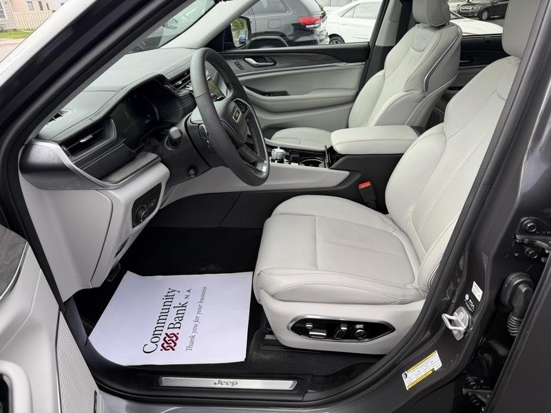 Jeep Grand Cherokee 4dr Overland 4WD 2023