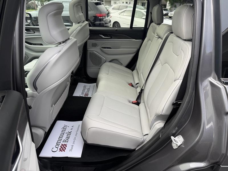 Jeep Grand Cherokee 4dr Overland 4WD 2023