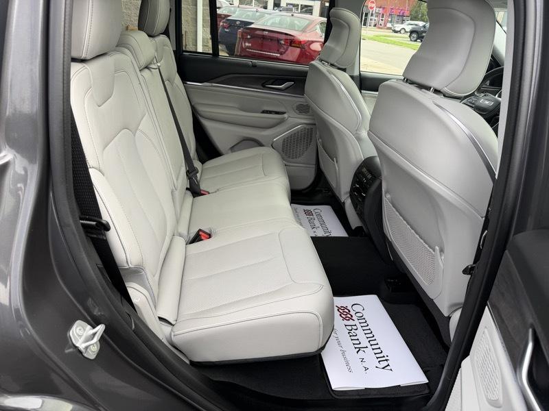 Jeep Grand Cherokee 4dr Overland 4WD 2023