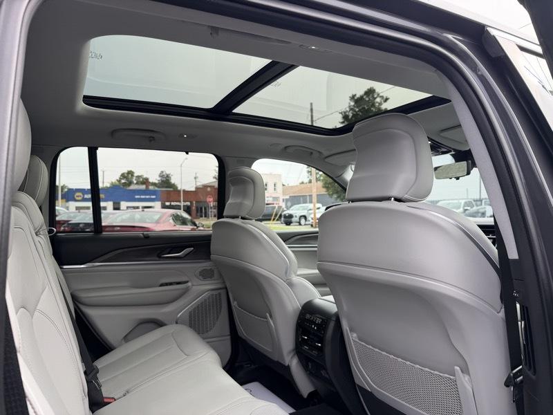 Jeep Grand Cherokee 4dr Overland 4WD 2023