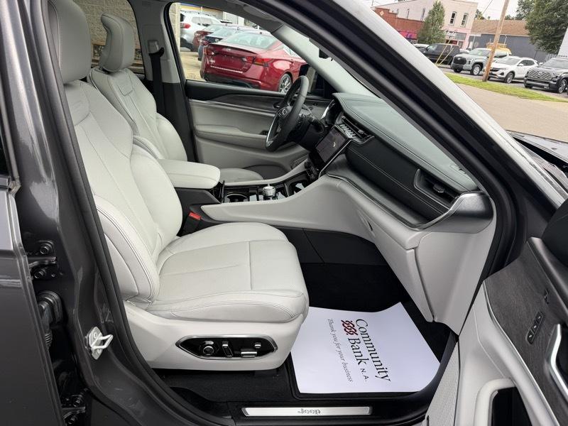 Jeep Grand Cherokee 4dr Overland 4WD 2023