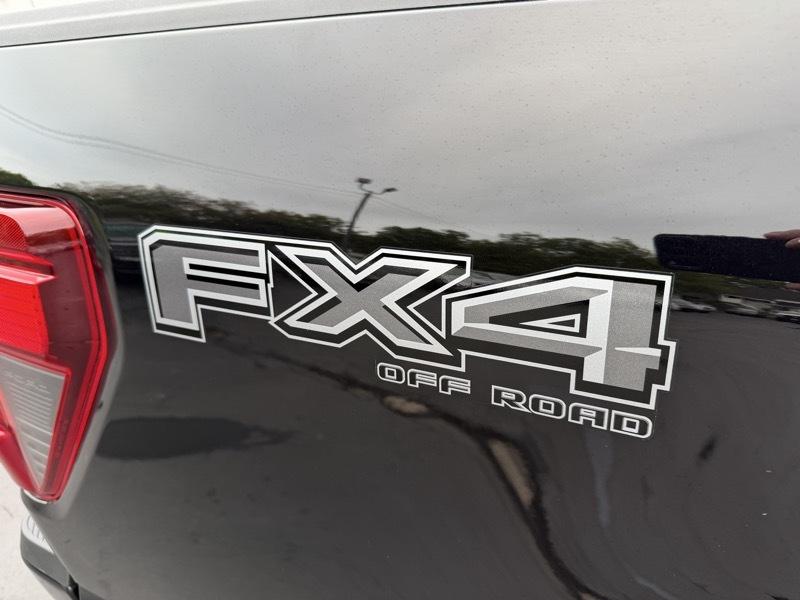 Ford F-150 XLT SuperCrew 4WD 2025