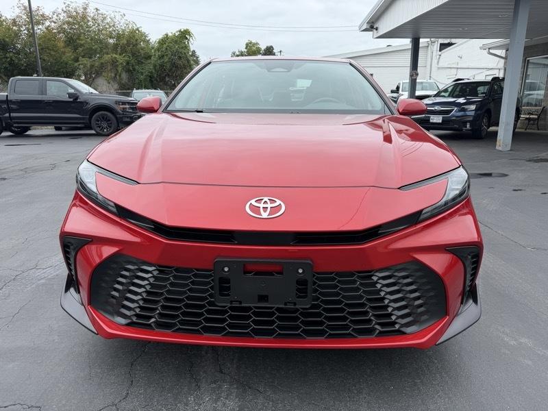 Toyota Camry Hybrid SE AWD 2025