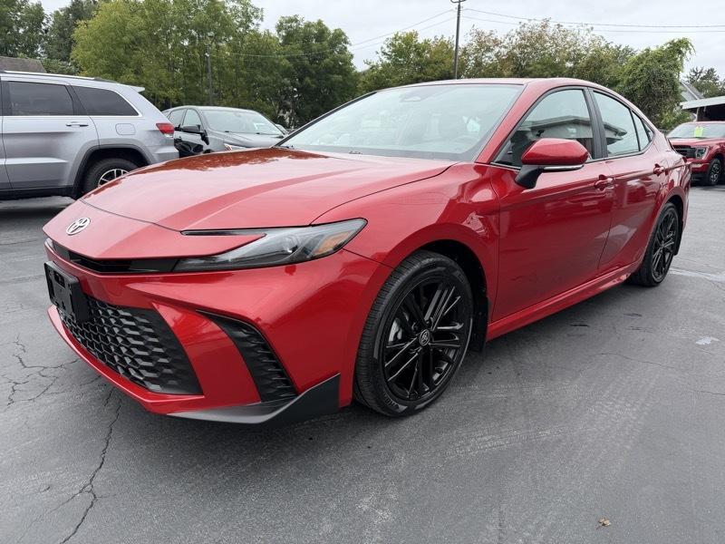Toyota Camry Hybrid SE AWD 2025
