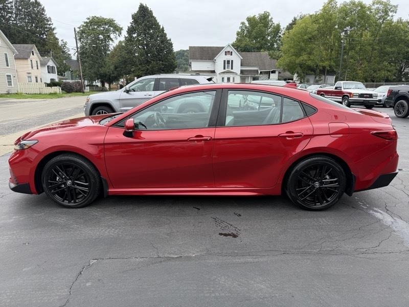 Toyota Camry Hybrid SE AWD 2025