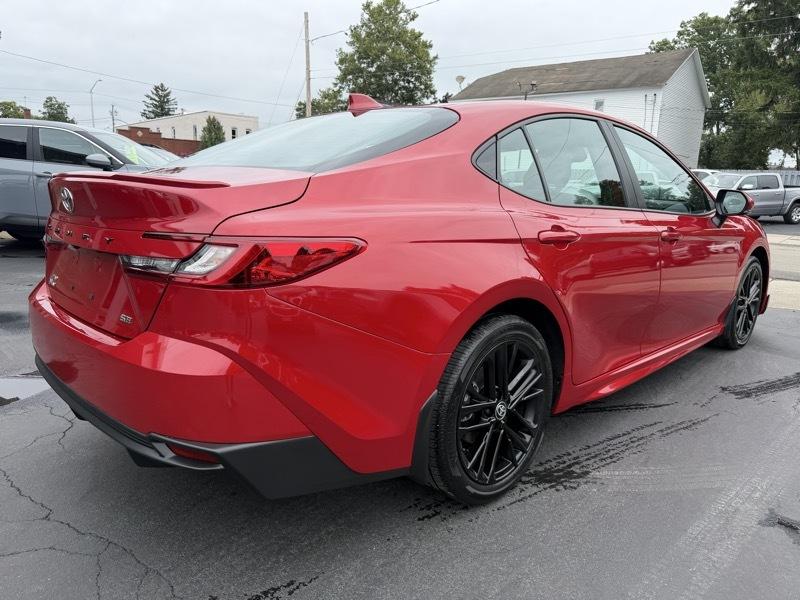 Toyota Camry Hybrid SE AWD 2025