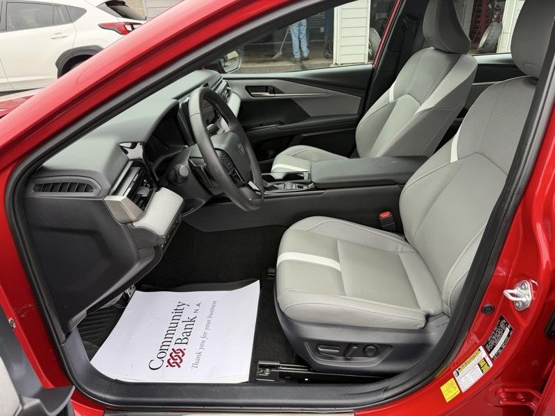Toyota Camry Hybrid SE AWD 2025