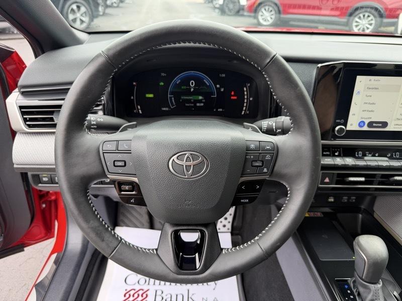 Toyota Camry Hybrid SE AWD 2025