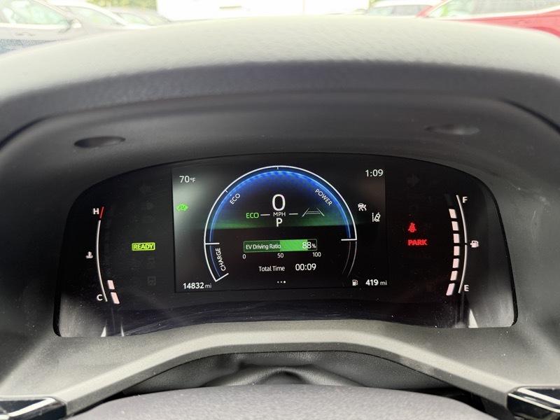 Toyota Camry Hybrid SE AWD 2025