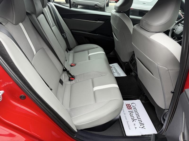 Toyota Camry Hybrid SE AWD 2025
