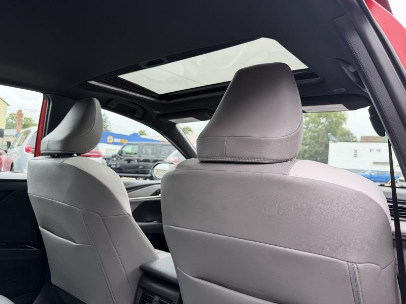 Toyota Camry Hybrid SE AWD 2025