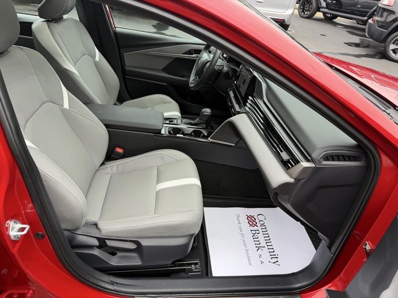 Toyota Camry Hybrid SE AWD 2025