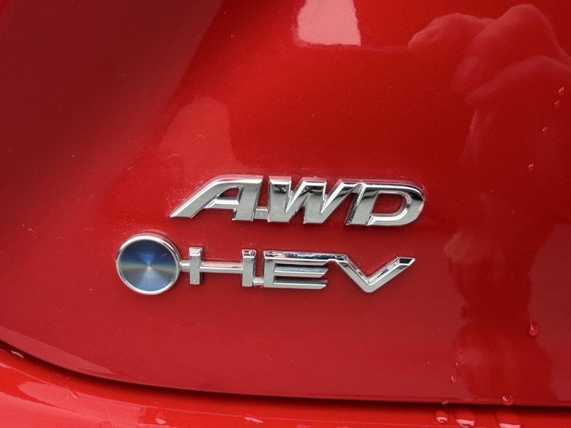 Toyota Camry Hybrid SE AWD 2025