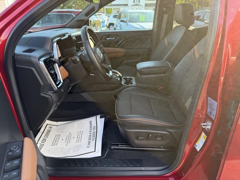 GMC Canyon AT4 Crew Cab 4WD 2024