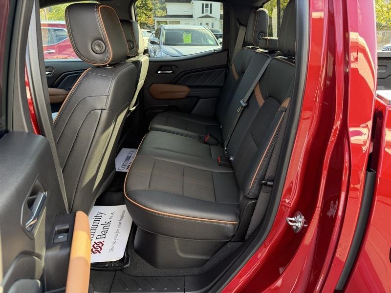GMC Canyon AT4 Crew Cab 4WD 2024