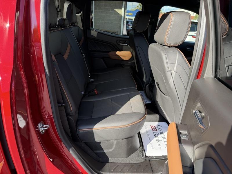 GMC Canyon AT4 Crew Cab 4WD 2024