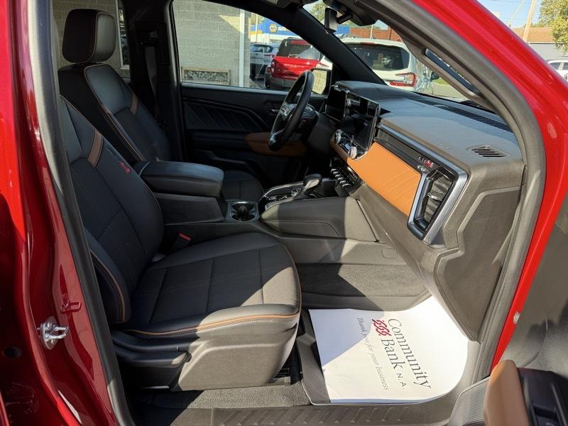 GMC Canyon AT4 Crew Cab 4WD 2024