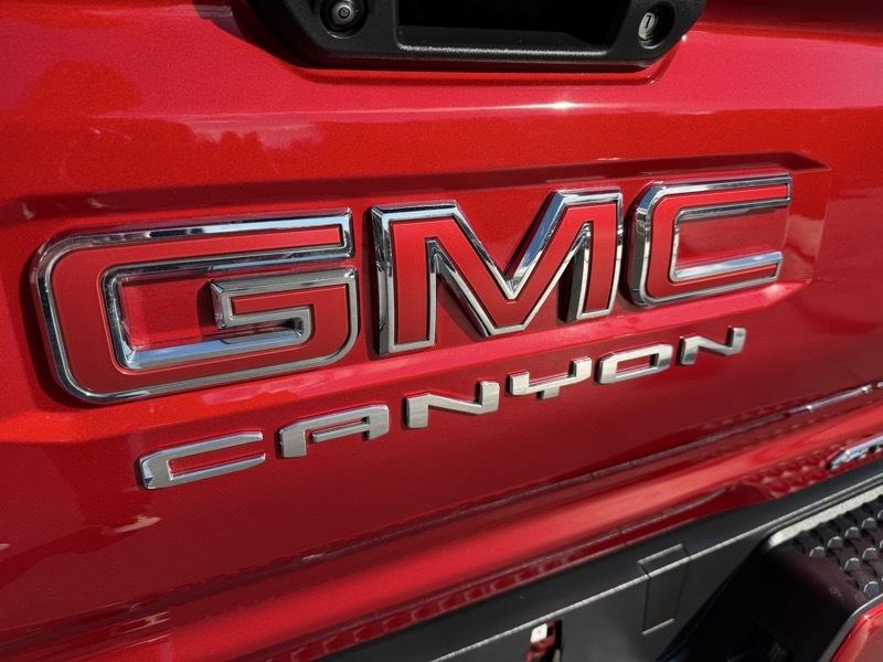 GMC Canyon AT4 Crew Cab 4WD 2024