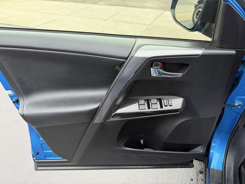 Toyota RAV4 SE 4WD 2017