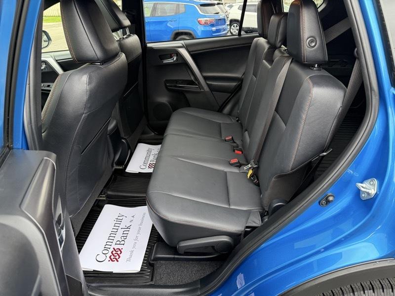 Toyota RAV4 SE 4WD 2017