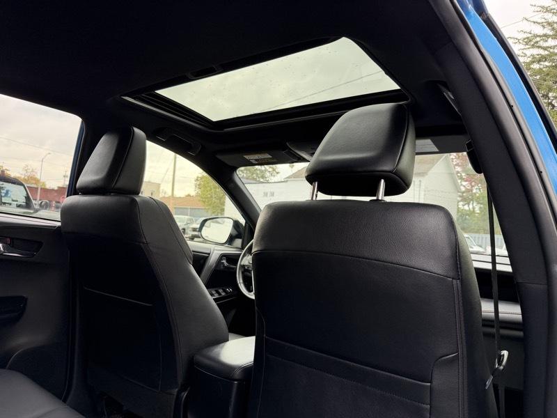 Toyota RAV4 SE 4WD 2017
