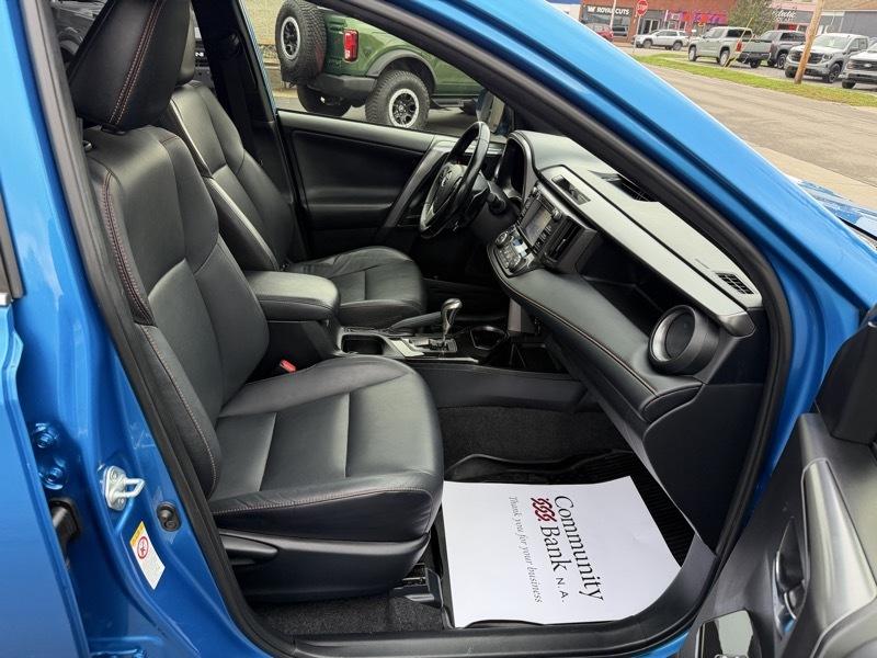 Toyota RAV4 SE 4WD 2017
