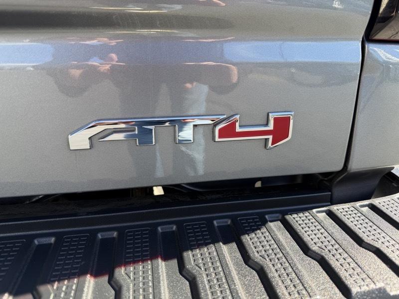 GMC Sierra 1500 AT4 Crew Cab Short Box 4WD 2021