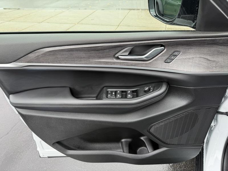 Jeep Grand Cherokee L Limited 4WD 2025