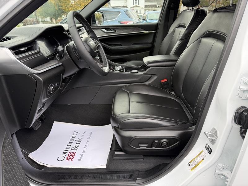 Jeep Grand Cherokee L Limited 4WD 2025