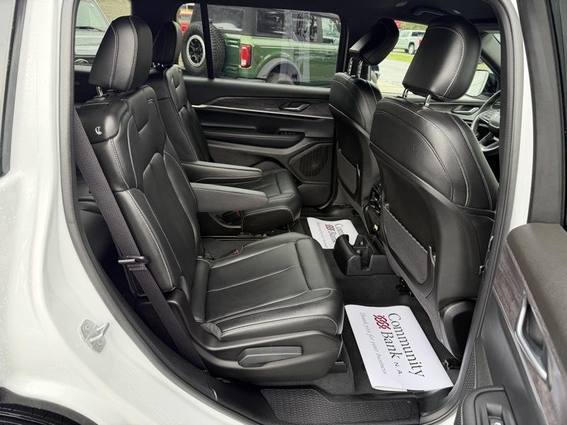Jeep Grand Cherokee L Limited 4WD 2025