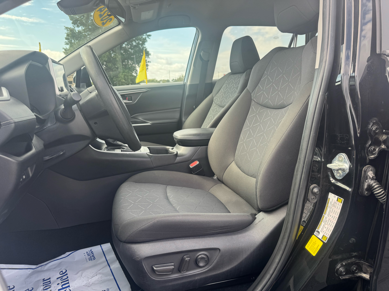 2024 Toyota RAV4 XLE photo 4