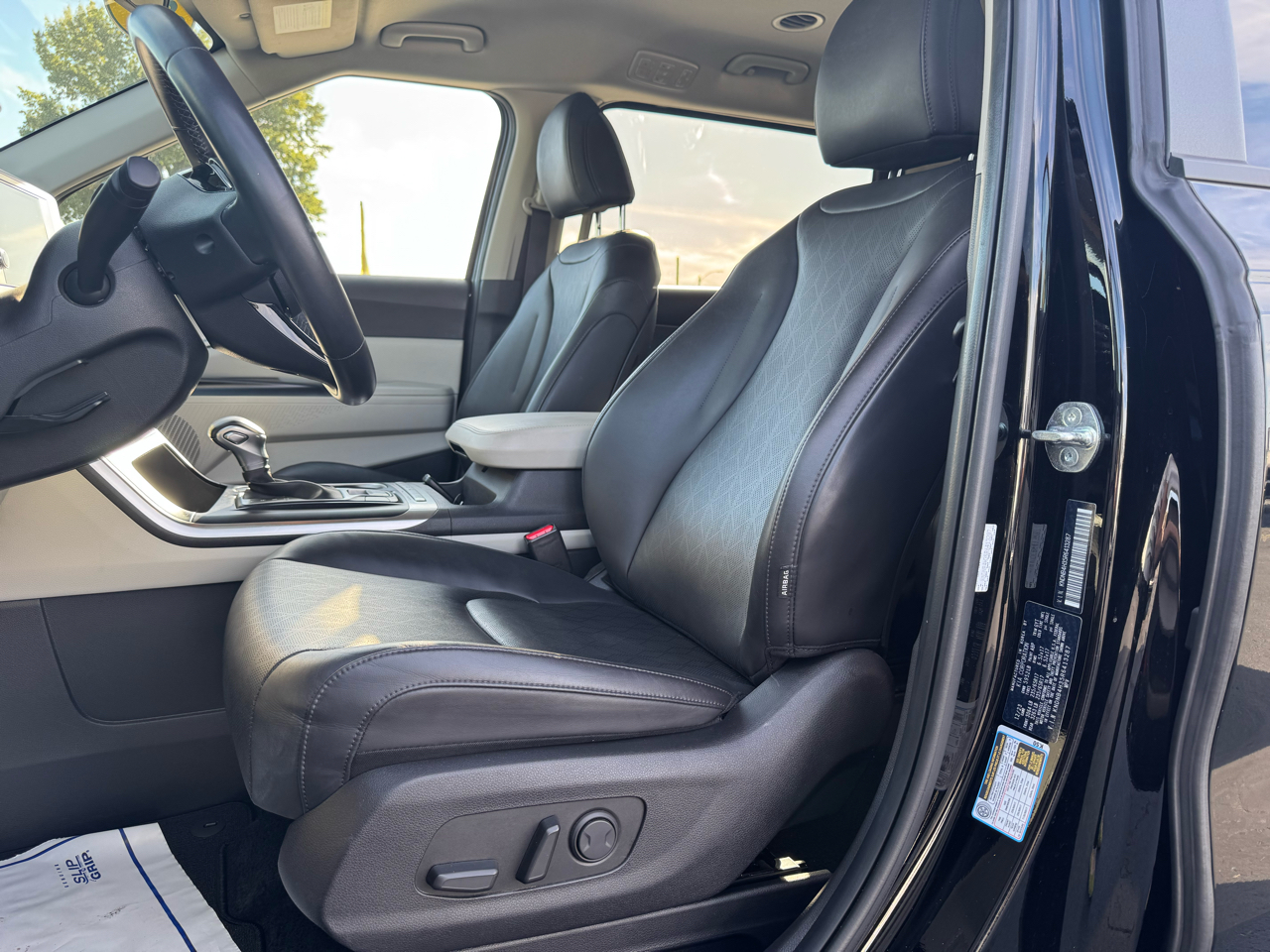 Kia Carnival LX FWD w/Seat Pkg 2024