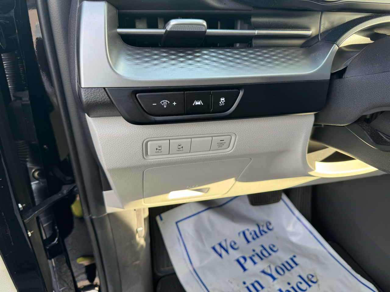Kia Carnival LX FWD w/Seat Pkg 2024
