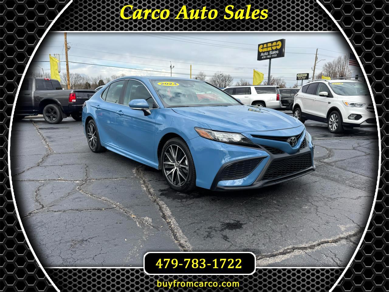 2024 Toyota Camry SE's photo