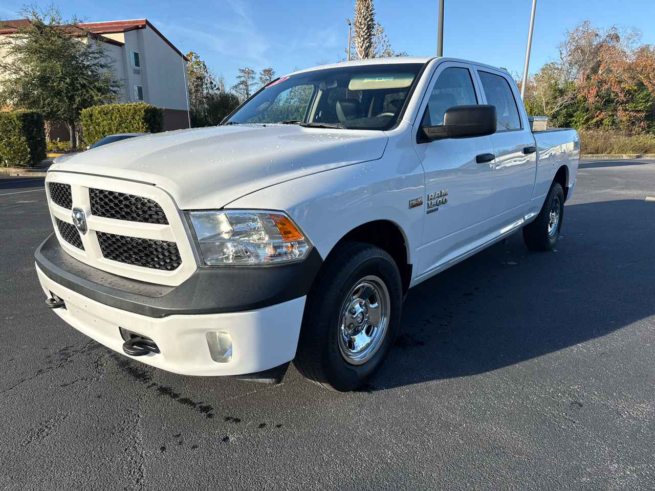 RAM 1500 Classic Tradesman 4x4 Crew Cab 6'4" Box 2022
