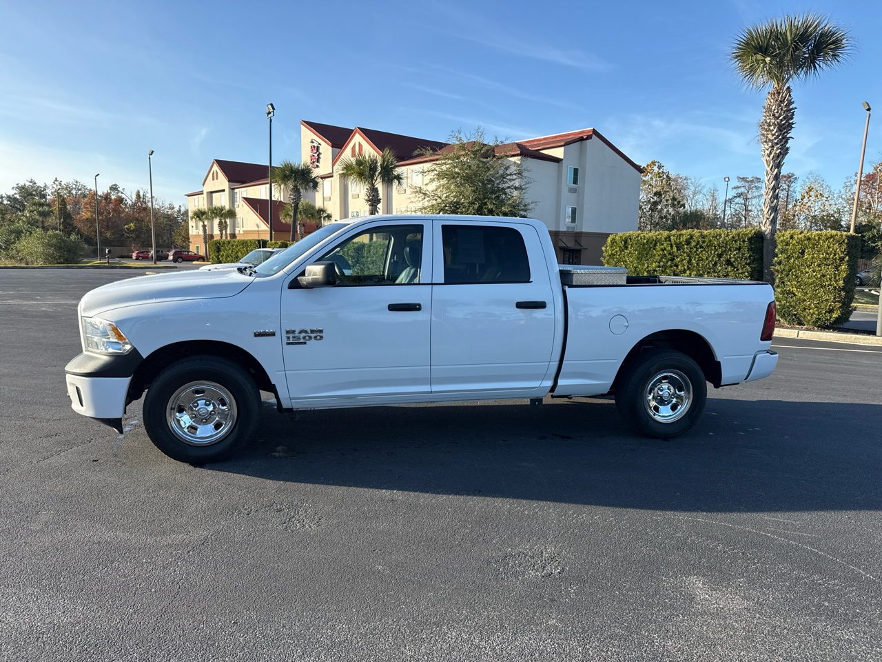 RAM 1500 Classic Tradesman 4x4 Crew Cab 6'4" Box 2022