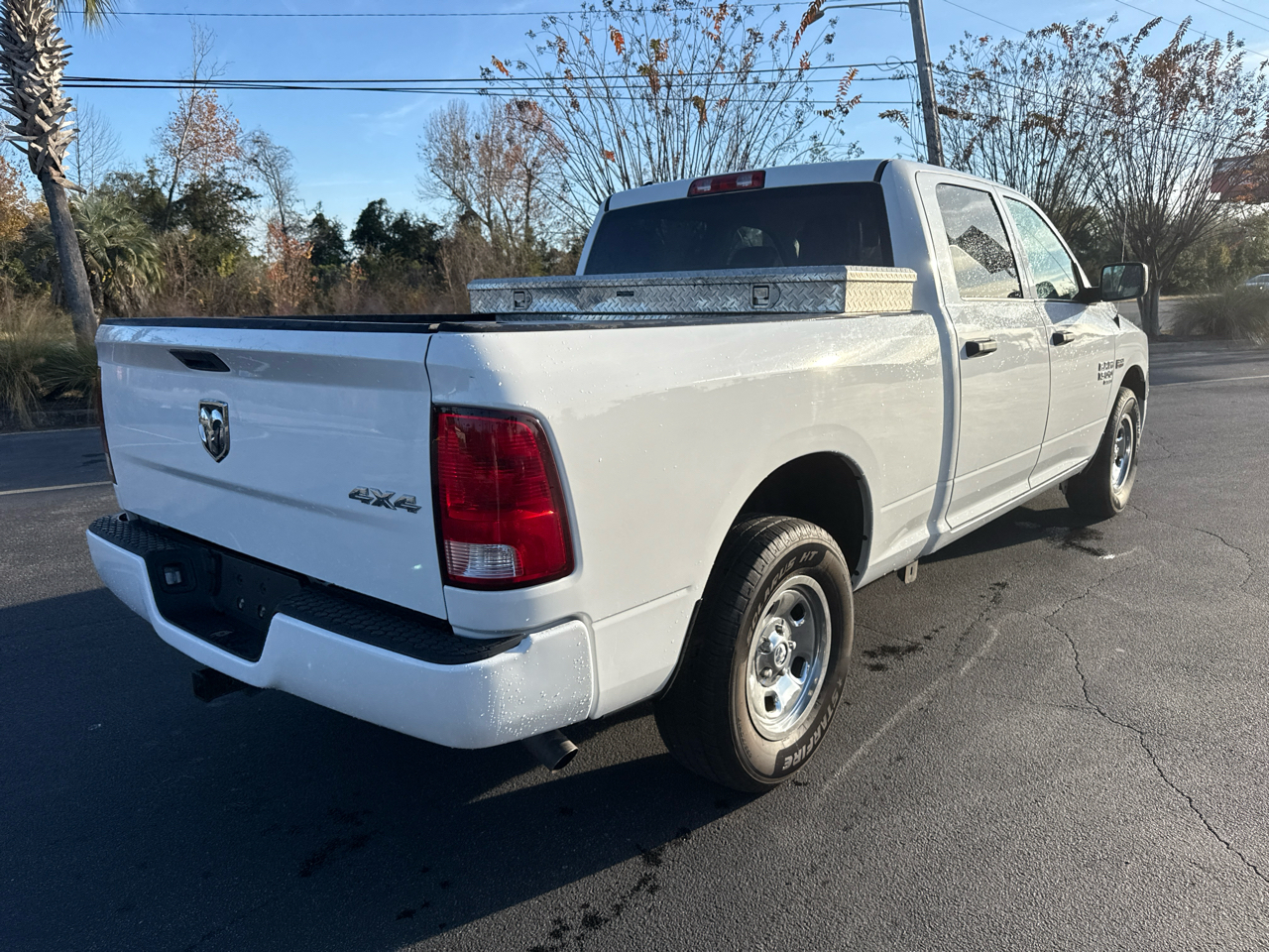 RAM 1500 Classic Tradesman 4x4 Crew Cab 6'4" Box 2022