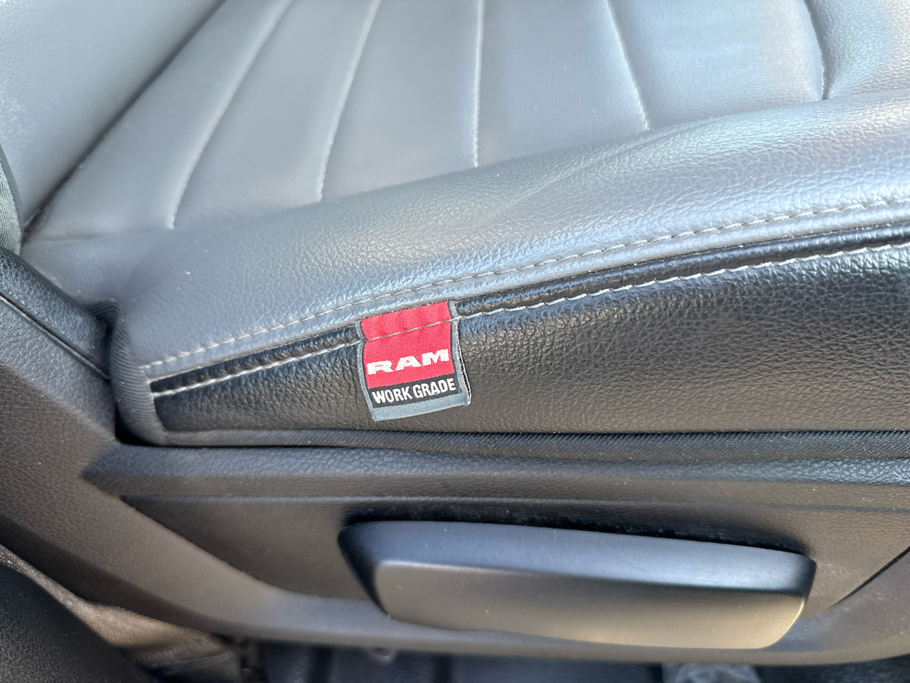 RAM 1500 Classic Tradesman 4x4 Crew Cab 6'4" Box 2022