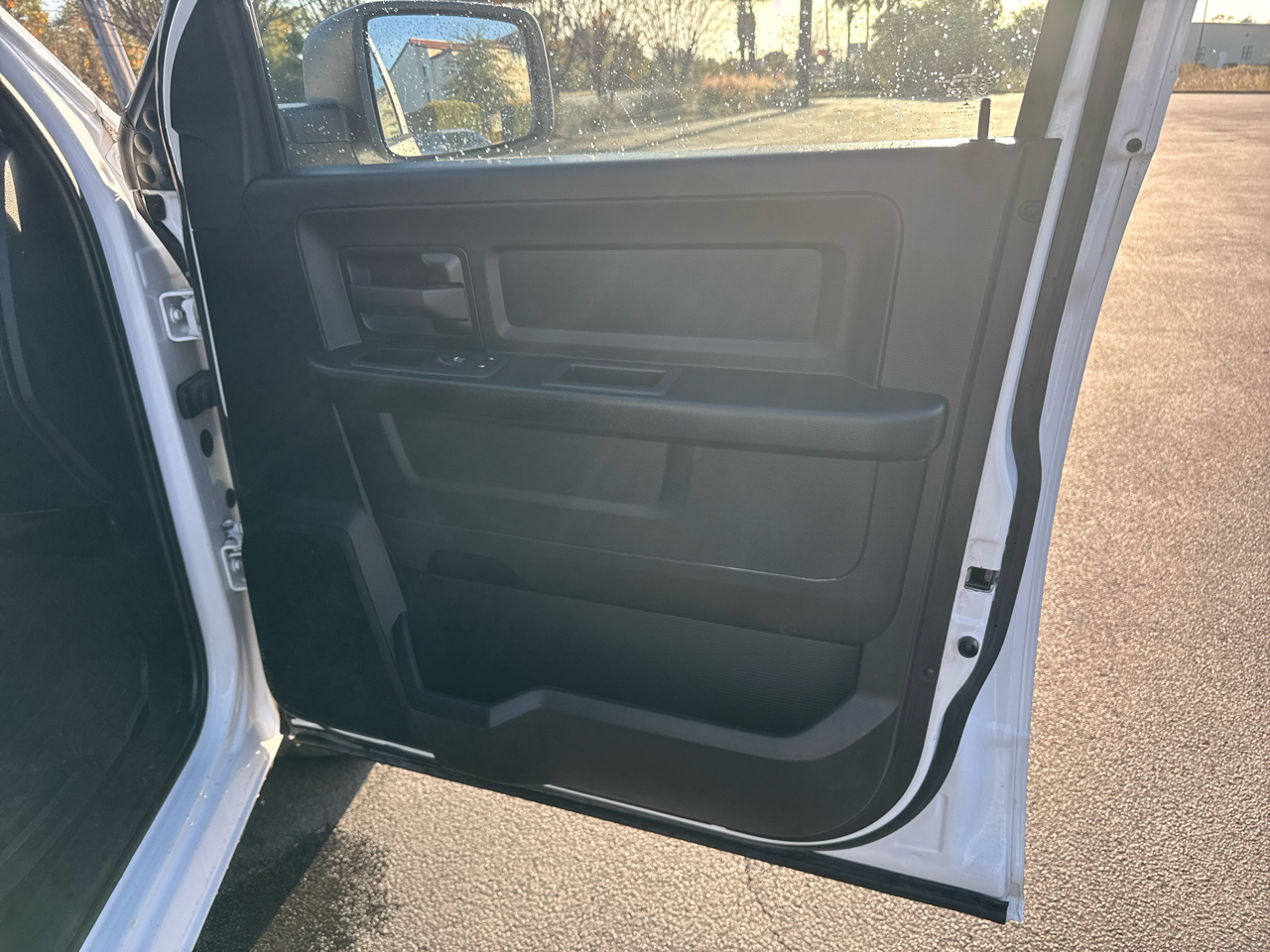 RAM 1500 Classic Tradesman 4x4 Crew Cab 6'4" Box 2022