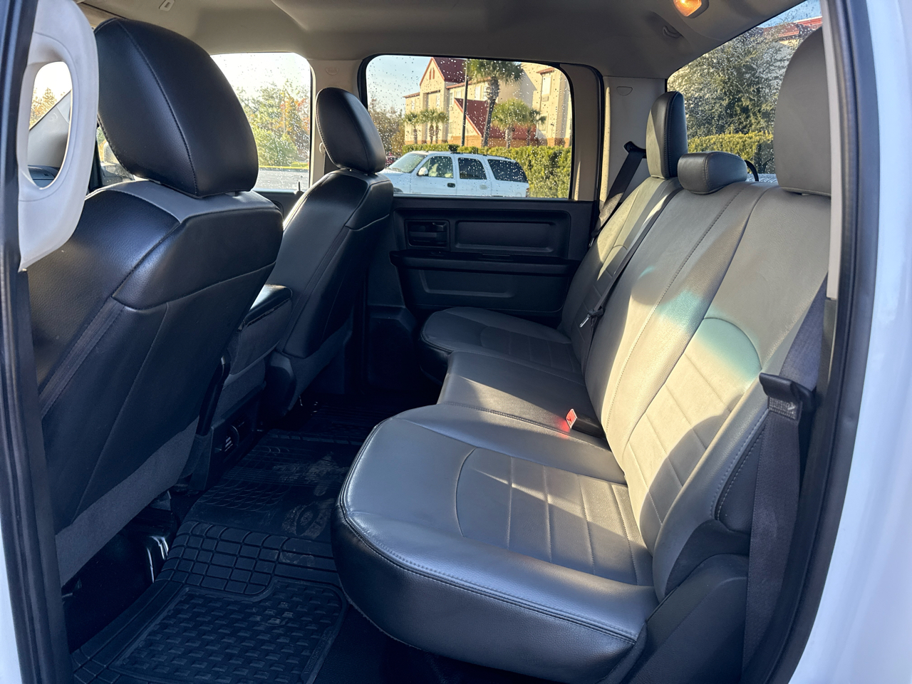 RAM 1500 Classic Tradesman 4x4 Crew Cab 6'4" Box 2022