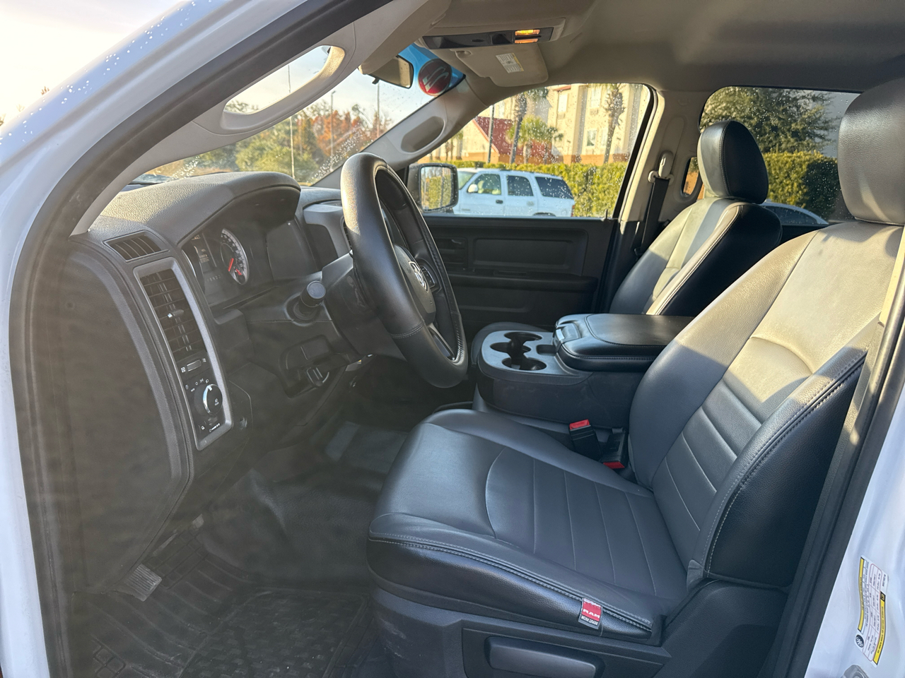 RAM 1500 Classic Tradesman 4x4 Crew Cab 6'4" Box 2022