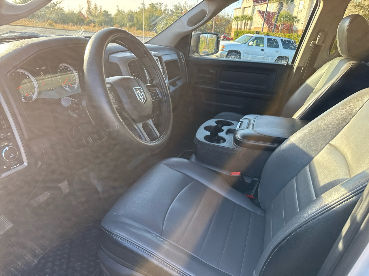 RAM 1500 Classic Tradesman 4x4 Crew Cab 6'4" Box 2022