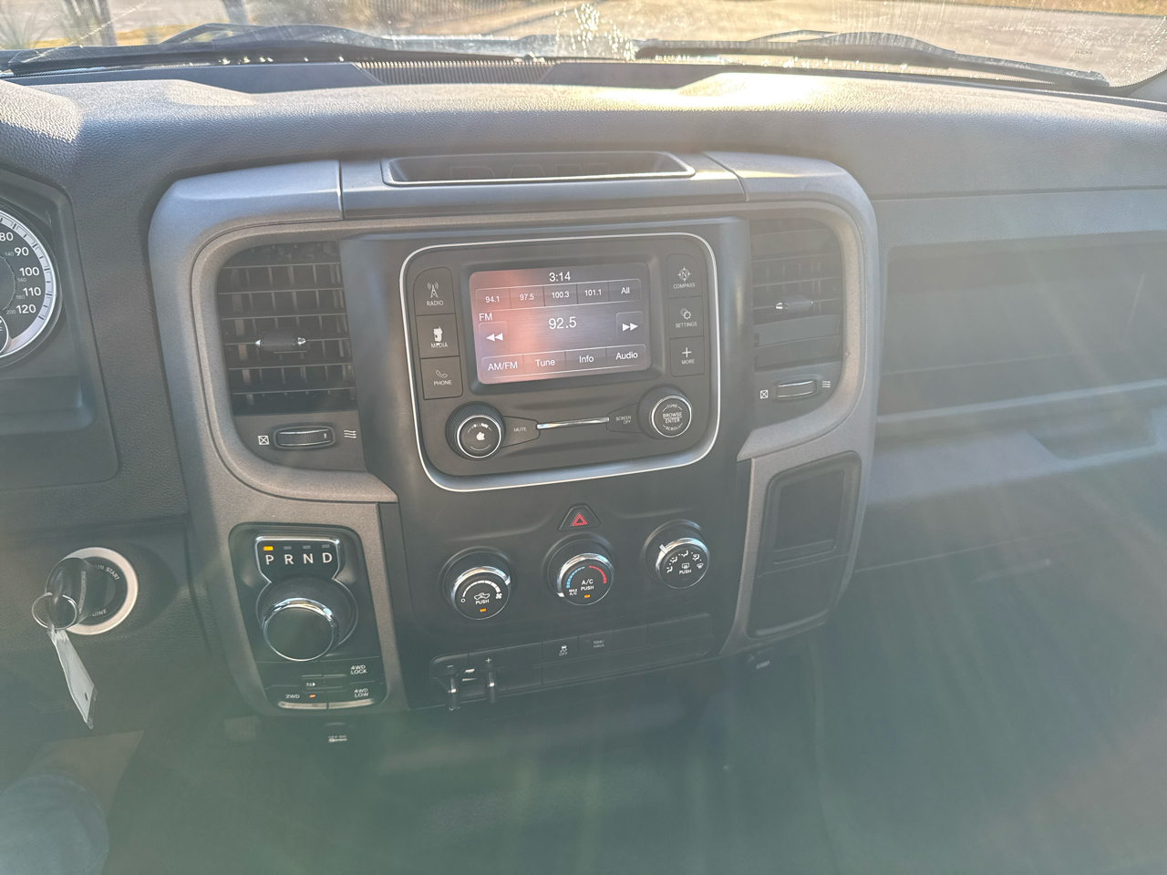 RAM 1500 Classic Tradesman 4x4 Crew Cab 6'4" Box 2022