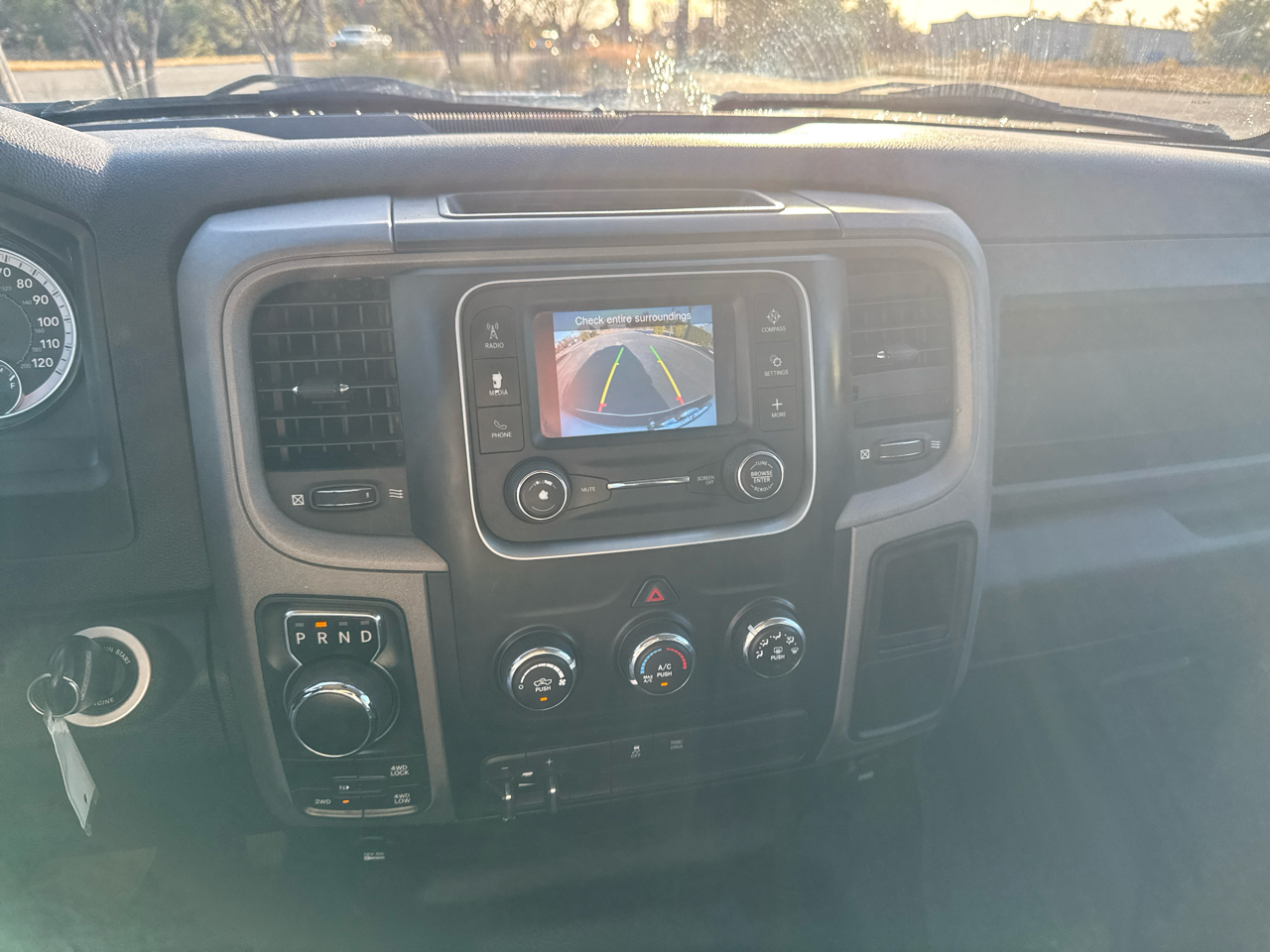 RAM 1500 Classic Tradesman 4x4 Crew Cab 6'4" Box 2022