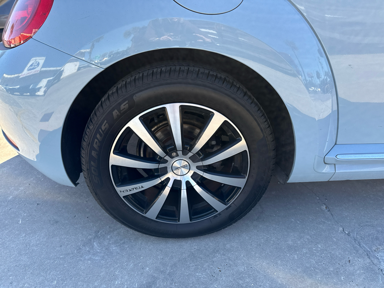 Volkswagen Beetle Convertible 2dr Auto 2.5L 2013