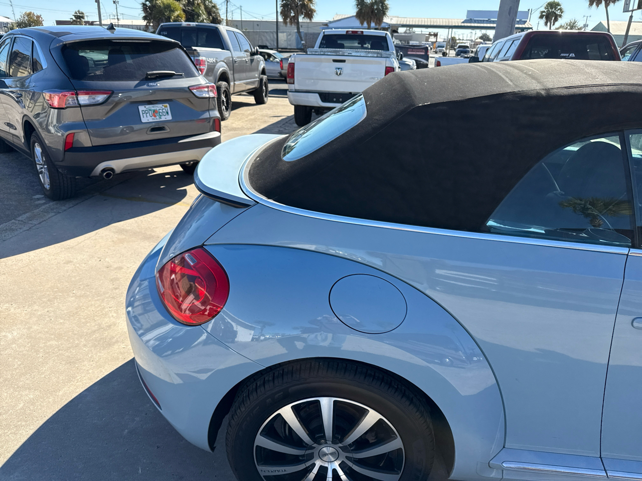Volkswagen Beetle Convertible 2dr Auto 2.5L 2013